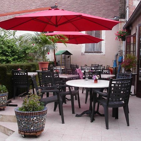 Hotel Le Dauphin Moulins-la-Marche 외부 사진