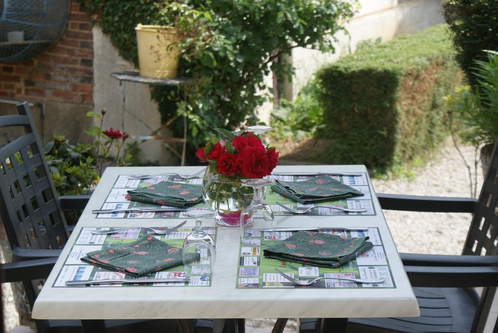 Hotel Le Dauphin Moulins-la-Marche 외부 사진