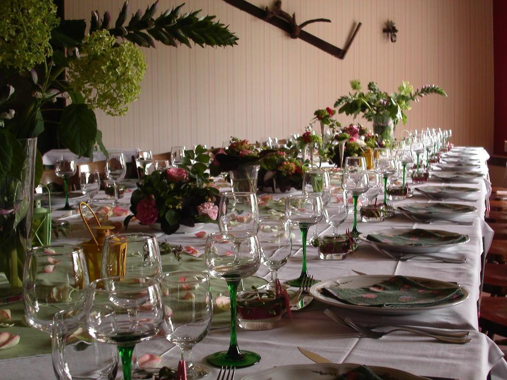 Hotel Le Dauphin Moulins-la-Marche 외부 사진