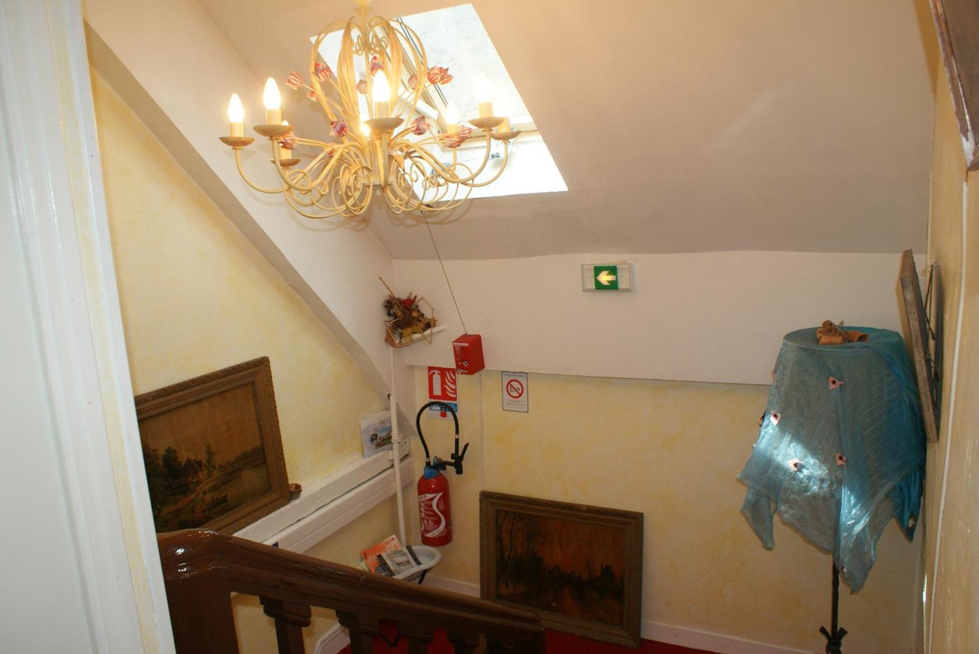 Hotel Le Dauphin Moulins-la-Marche 외부 사진