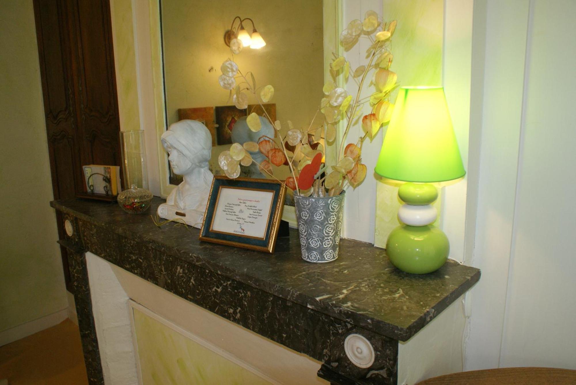 Hotel Le Dauphin Moulins-la-Marche 외부 사진