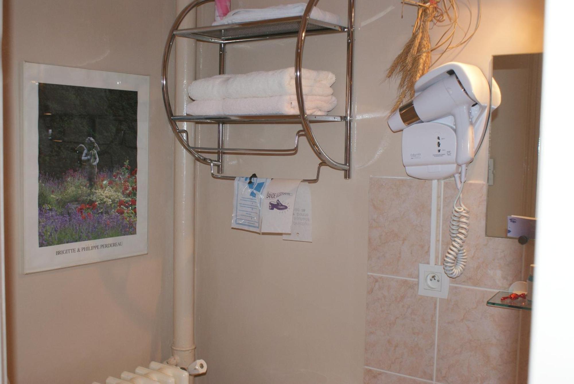 Hotel Le Dauphin Moulins-la-Marche 외부 사진