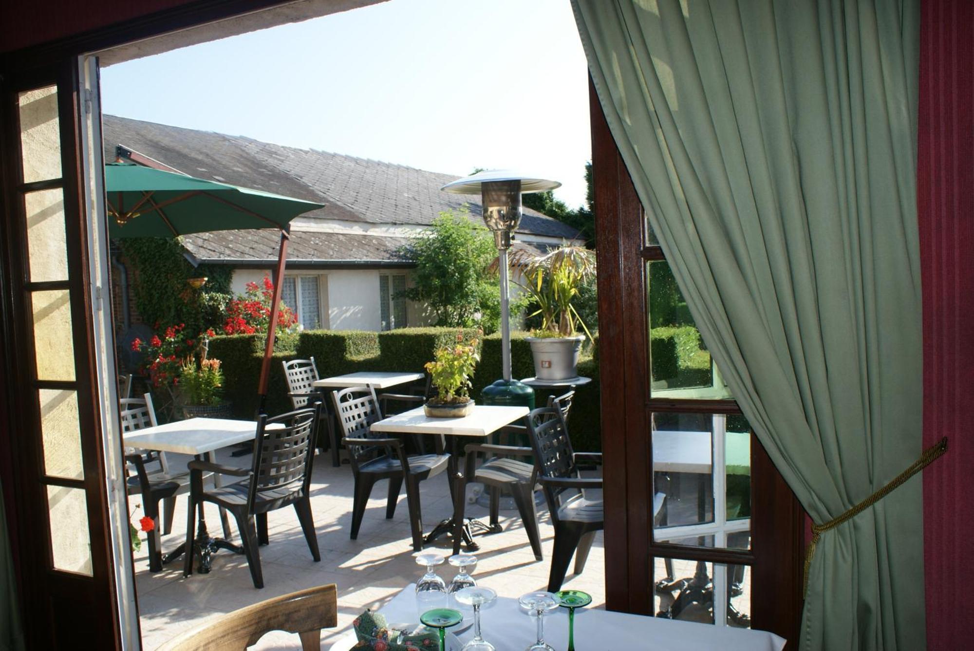 Hotel Le Dauphin Moulins-la-Marche 외부 사진
