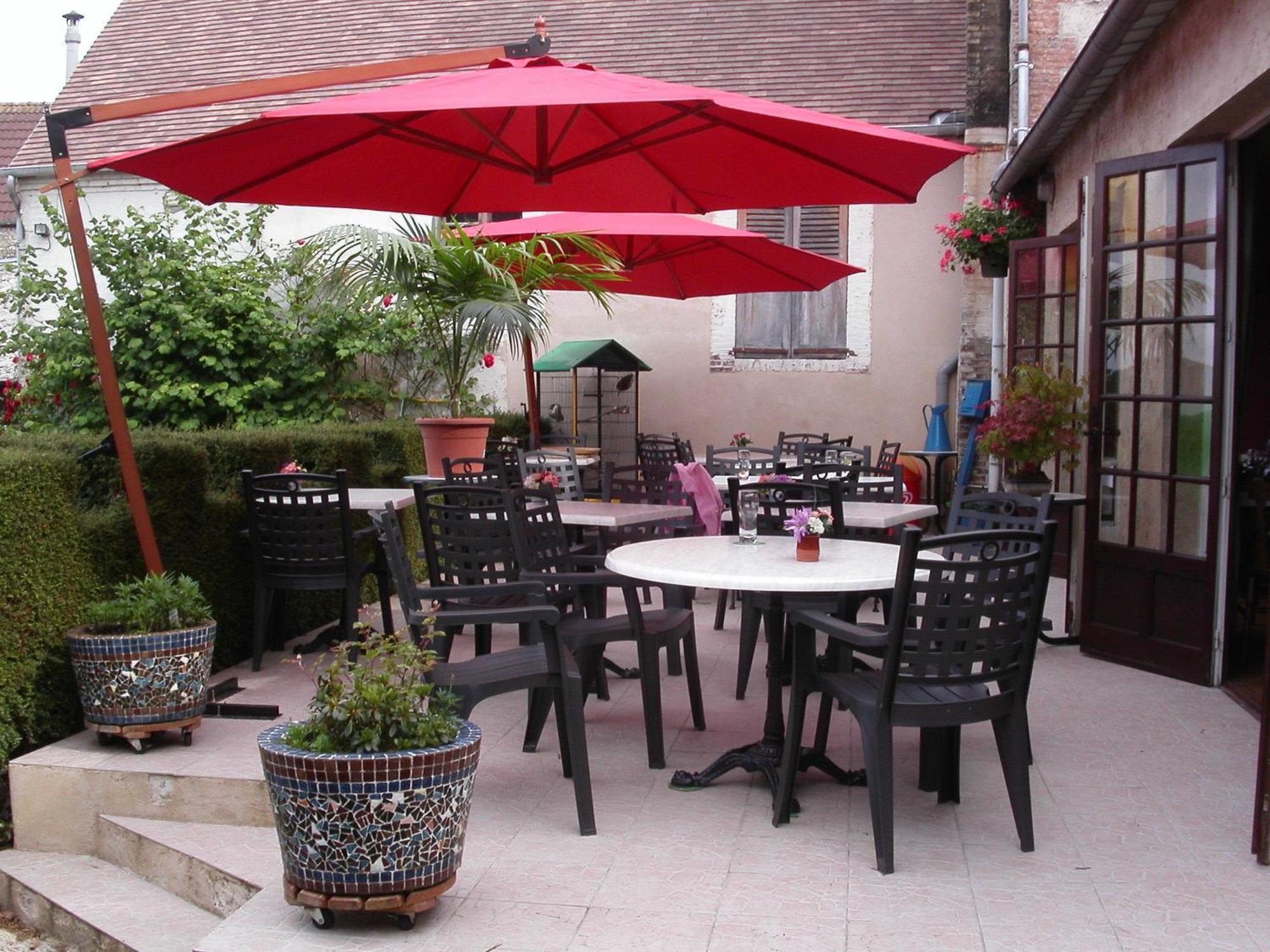 Hotel Le Dauphin Moulins-la-Marche 외부 사진