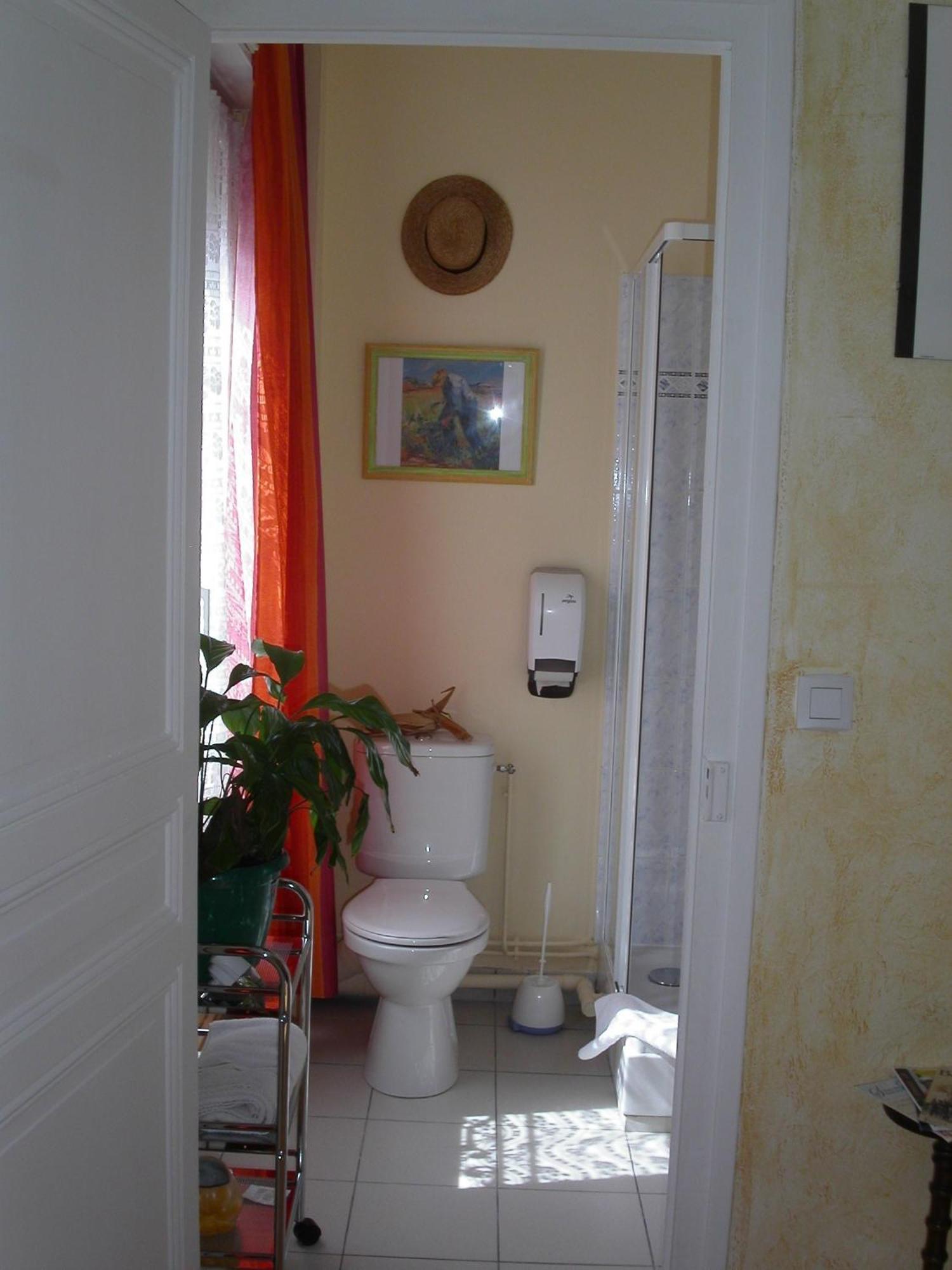 Hotel Le Dauphin Moulins-la-Marche 외부 사진