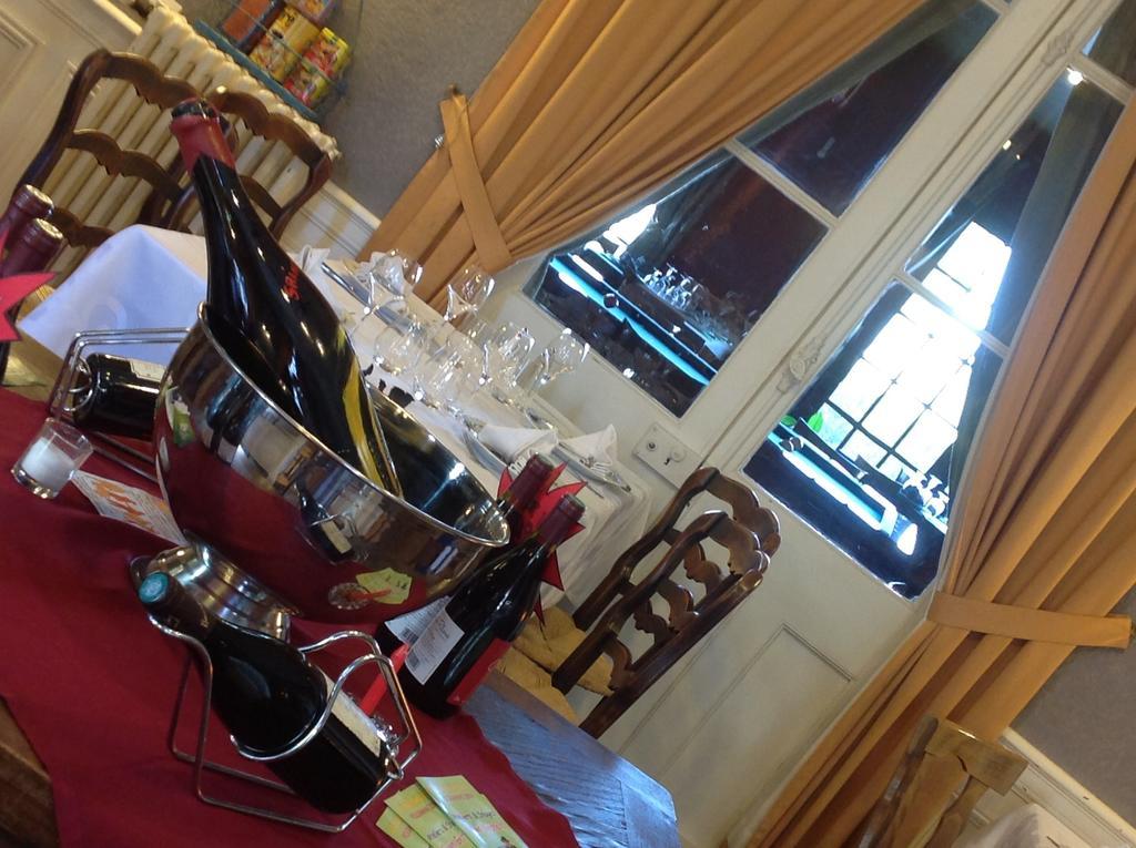 Hotel Le Dauphin Moulins-la-Marche 외부 사진